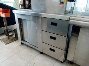 ΕΡΜΑΡΙΟ ΜΕ 3ΠΛΗ ΣΥΡΤΑΡΙΕΡΑ ΚΑΙ 2 ΣΥΡΟΜΕΝΕΣ ΠΟΡΤΕΣ 121Χ70Χ87CM ΜΕΤΑΧΕΙΡΙΣΜΕΝΟ